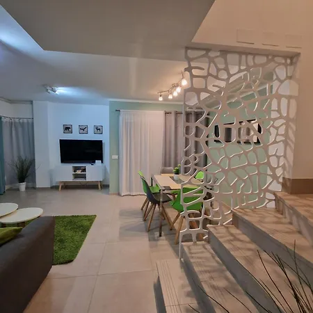 Villa Paraiso-luxury With Heated Pool