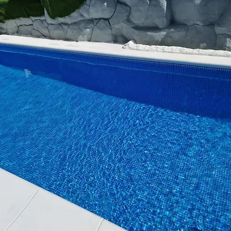 Villa Paraiso-luxury With Heated Pool